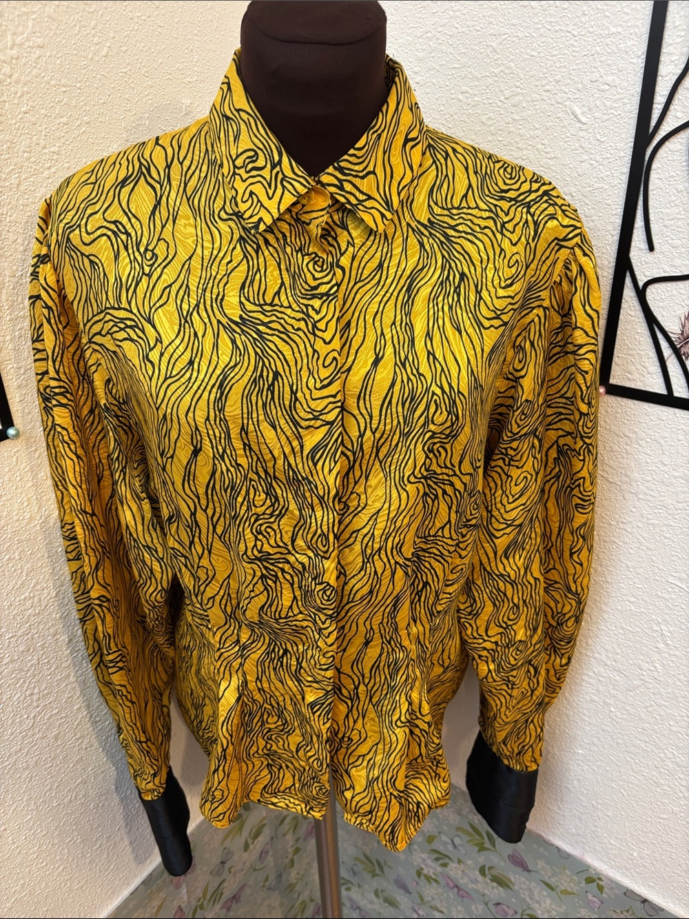 Vintage 1980’s Nilani gold and black long sleeve button-up blouse. Size 11/12